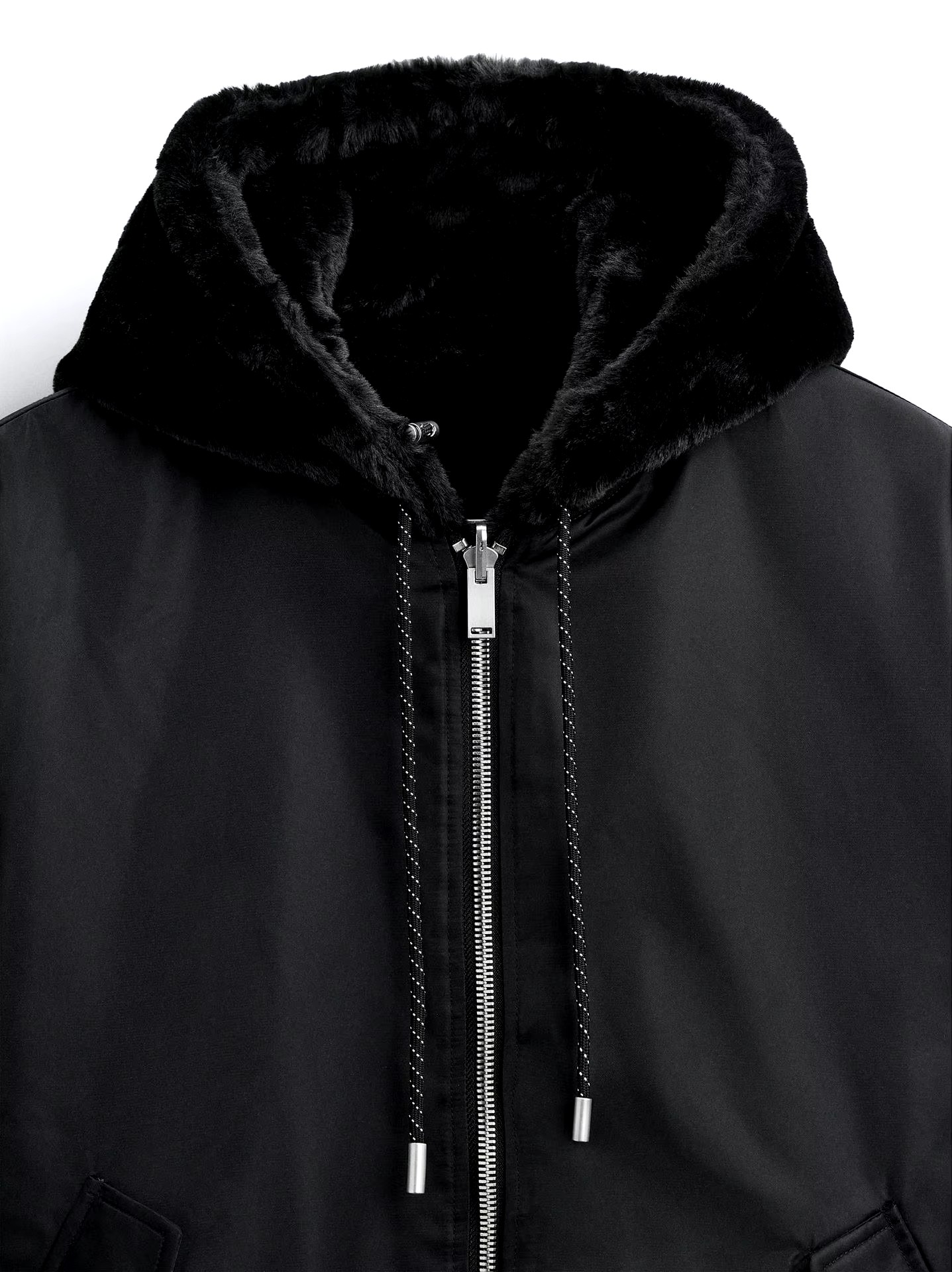 ELEWHVTË | Black Viper Coat Model Wearing Image Collar Details