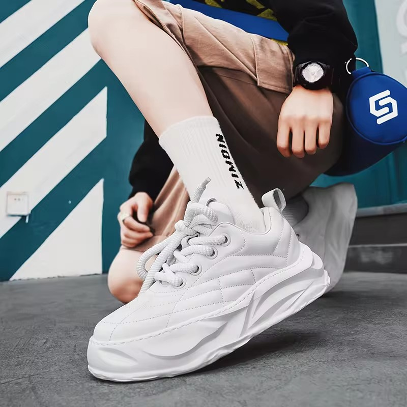 ELEWHVTË™ | Blanc Sneakers White Mens Sneakers Model Image Side