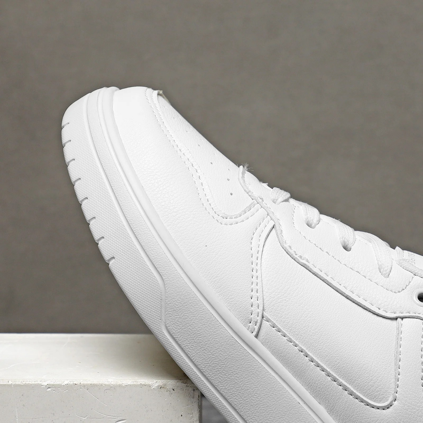 ELEWHVTË™ | Classic Low-Top Sneakers